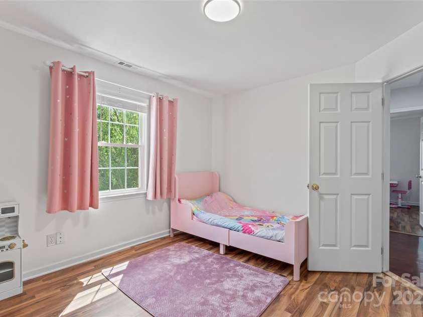 8901 Woodland Park Lane, Charlotte, NC 28214.  MLS# CAR4278518, YatesRealty ID 29866. 