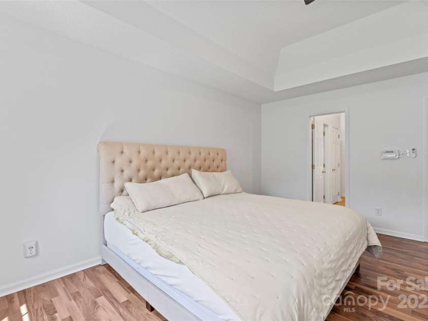 8901 Woodland Park Lane, Charlotte, NC 28214.  MLS# CAR4278518, YatesRealty ID 29866. 