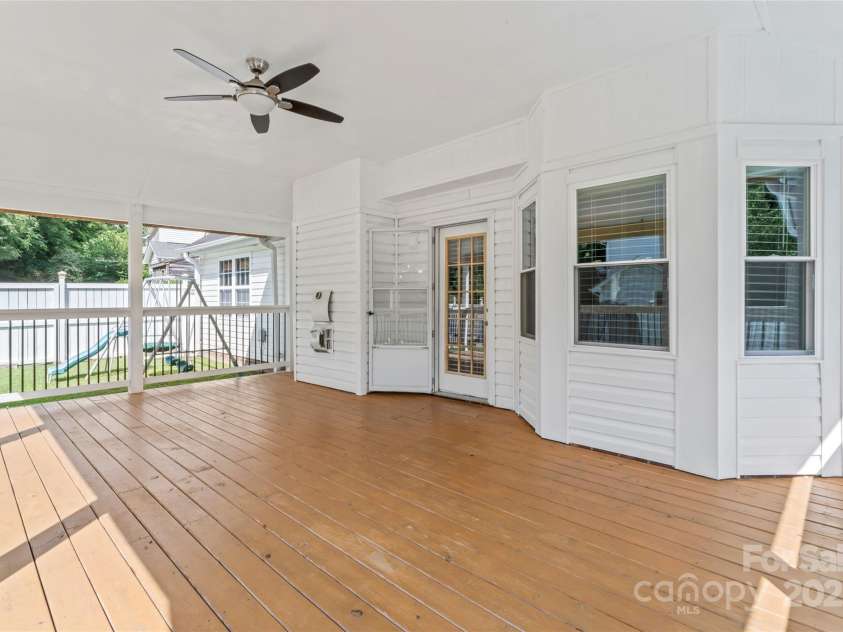 8901 Woodland Park Lane, Charlotte, NC 28214.  MLS# CAR4278518, YatesRealty ID 29866. 