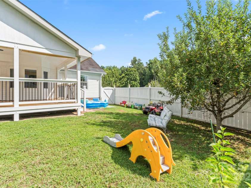 8901 Woodland Park Lane, Charlotte, NC 28214.  MLS# CAR4278518, YatesRealty ID 29866. 