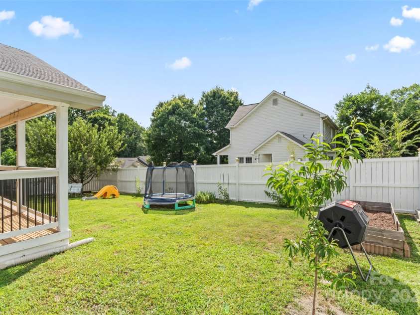 8901 Woodland Park Lane, Charlotte, NC 28214.  MLS# CAR4278518, YatesRealty ID 29866. 