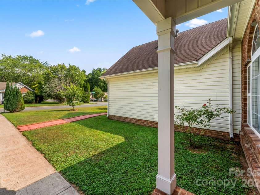 8901 Woodland Park Lane, Charlotte, NC 28214.  MLS# CAR4278518, YatesRealty ID 29866. 