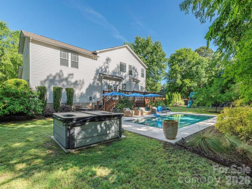 1409 Shade Tree Court, Matthews, NC 28104.  MLS# CAR4379917, YatesRealty ID 29867. 