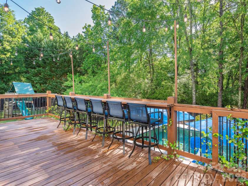 1409 Shade Tree Court, Matthews, NC 28104.  MLS# CAR4379917, YatesRealty ID 29867. 