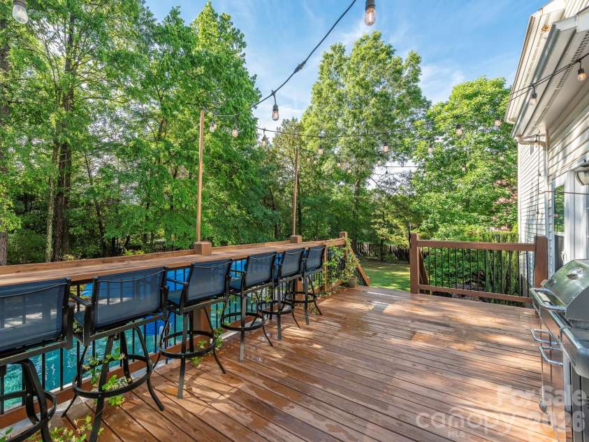 1409 Shade Tree Court, Matthews, NC 28104.  MLS# CAR4379917, YatesRealty ID 29867. 