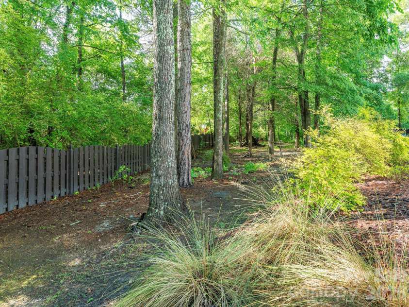 1409 Shade Tree Court, Matthews, NC 28104.  MLS# CAR4379917, YatesRealty ID 29867. 