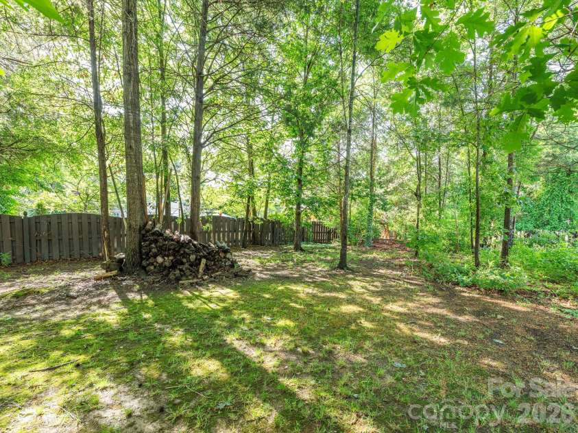 1409 Shade Tree Court, Matthews, NC 28104.  MLS# CAR4379917, YatesRealty ID 29867. 