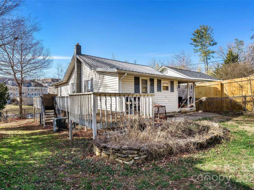 104 Arnold Road, Asheville, NC 28805.  MLS# CAR4227665, YatesRealty ID 2987. 