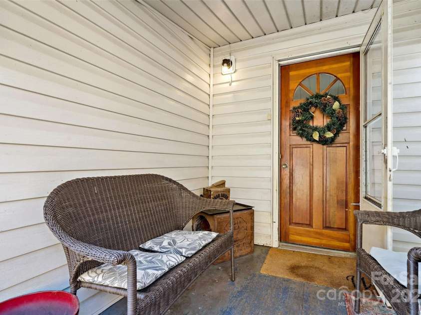 104 Arnold Road, Asheville, NC 28805.  MLS# CAR4227665, YatesRealty ID 2987. 