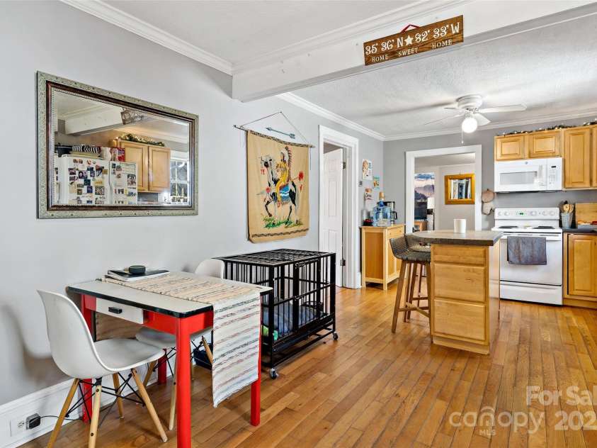 104 Arnold Road, Asheville, NC 28805.  MLS# CAR4227665, YatesRealty ID 2987. 