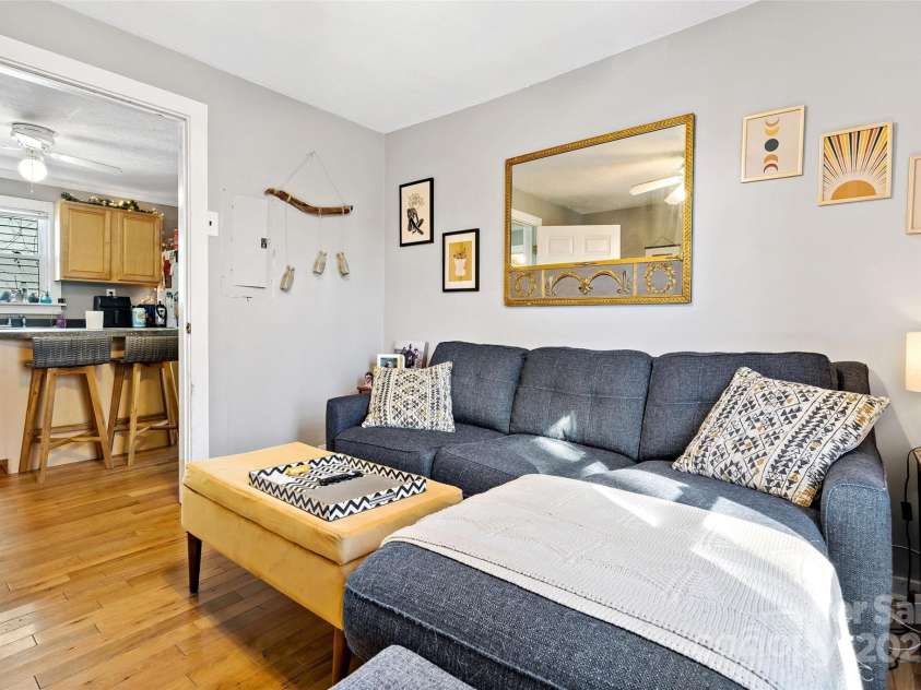 104 Arnold Road, Asheville, NC 28805.  MLS# CAR4227665, YatesRealty ID 2987. 