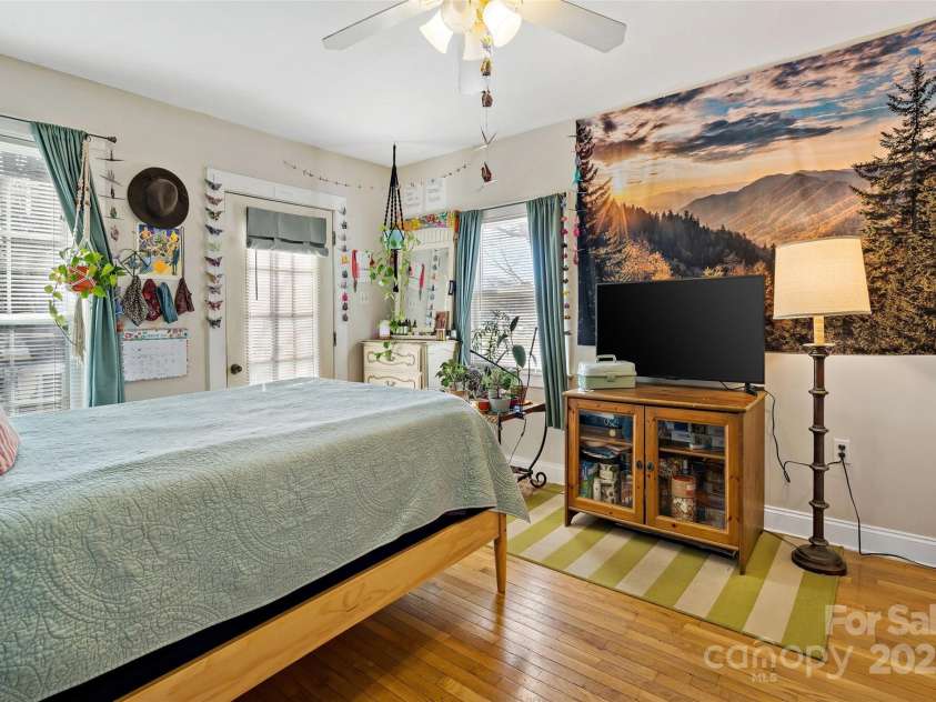 104 Arnold Road, Asheville, NC 28805.  MLS# CAR4227665, YatesRealty ID 2987. 