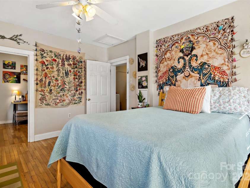 104 Arnold Road, Asheville, NC 28805.  MLS# CAR4227665, YatesRealty ID 2987. 