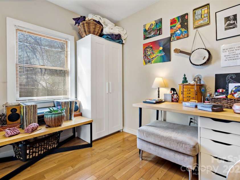 104 Arnold Road, Asheville, NC 28805.  MLS# CAR4227665, YatesRealty ID 2987. 