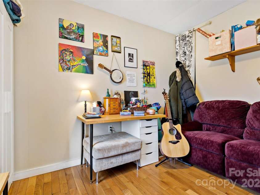 104 Arnold Road, Asheville, NC 28805.  MLS# CAR4227665, YatesRealty ID 2987. 