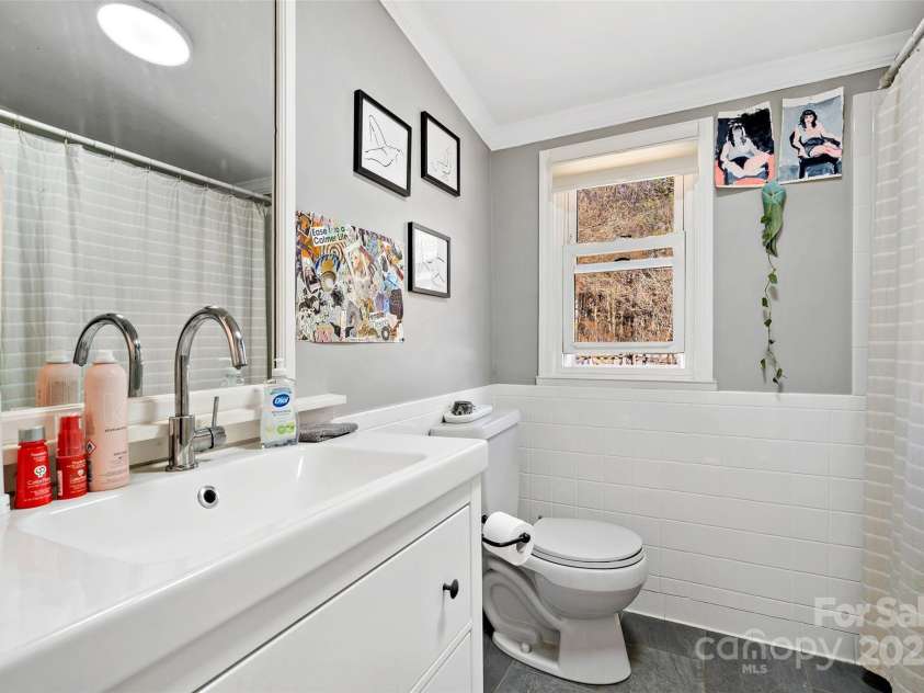 104 Arnold Road, Asheville, NC 28805.  MLS# CAR4227665, YatesRealty ID 2987. 