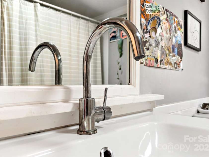 104 Arnold Road, Asheville, NC 28805.  MLS# CAR4227665, YatesRealty ID 2987. 