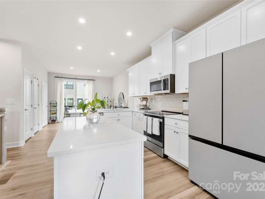 3748 Ellington Street, Charlotte, NC 28211.  MLS# CAR4259533, YatesRealty ID 29870. 