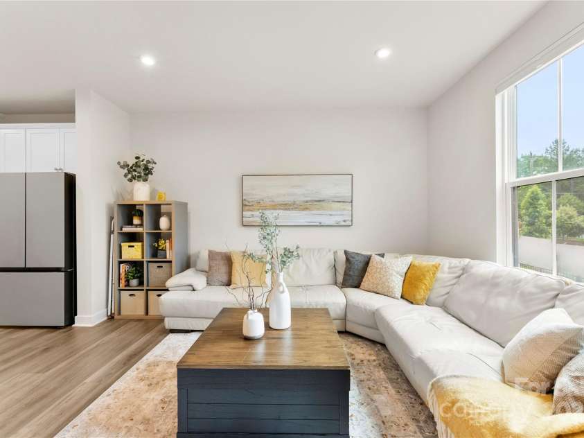 3748 Ellington Street, Charlotte, NC 28211.  MLS# CAR4259533, YatesRealty ID 29870. 