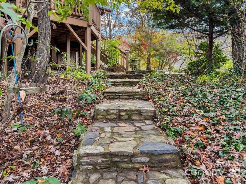 163 Gypsy Mountain Road, Marion, NC 28752.  MLS# CAR4287037, YatesRealty ID 29871. Walk way down to office space
