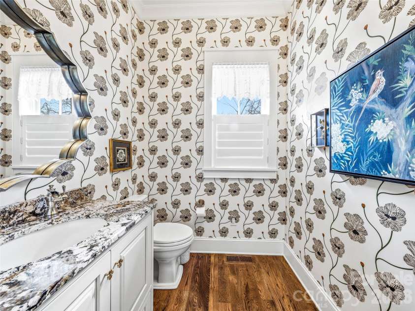 236 Summerset Drive, Hendersonville, NC 28792.  MLS# CAR4386294, YatesRealty ID 29872. 