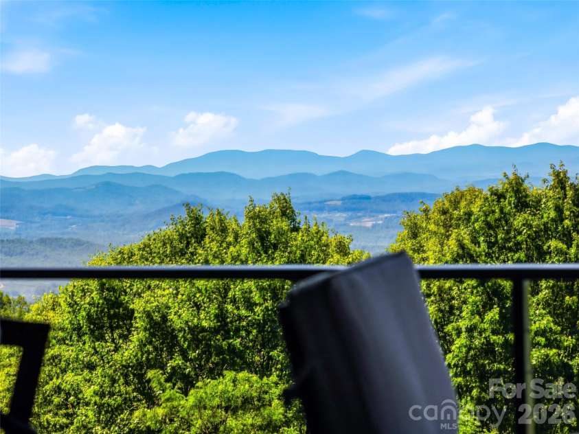 236 Summerset Drive, Hendersonville, NC 28792.  MLS# CAR4386294, YatesRealty ID 29872. 