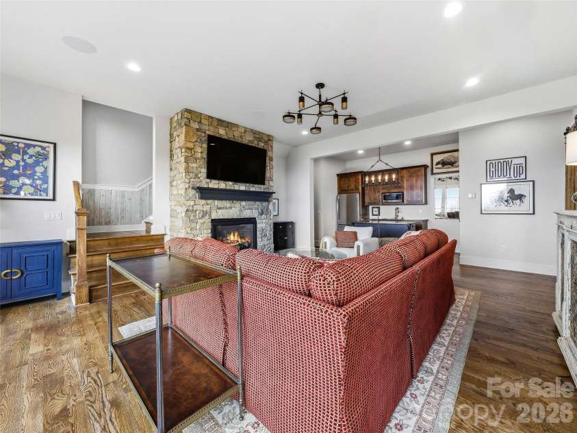 236 Summerset Drive, Hendersonville, NC 28792.  MLS# CAR4386294, YatesRealty ID 29872. 
