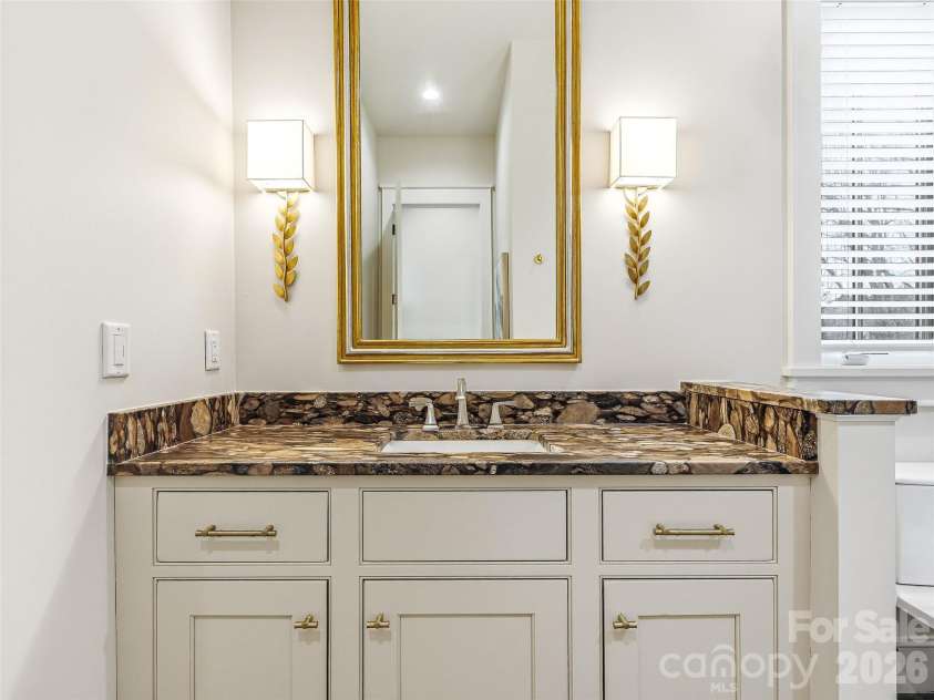 236 Summerset Drive, Hendersonville, NC 28792.  MLS# CAR4386294, YatesRealty ID 29872. 