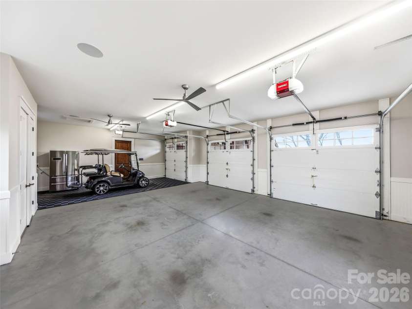 236 Summerset Drive, Hendersonville, NC 28792.  MLS# CAR4386294, YatesRealty ID 29872. 