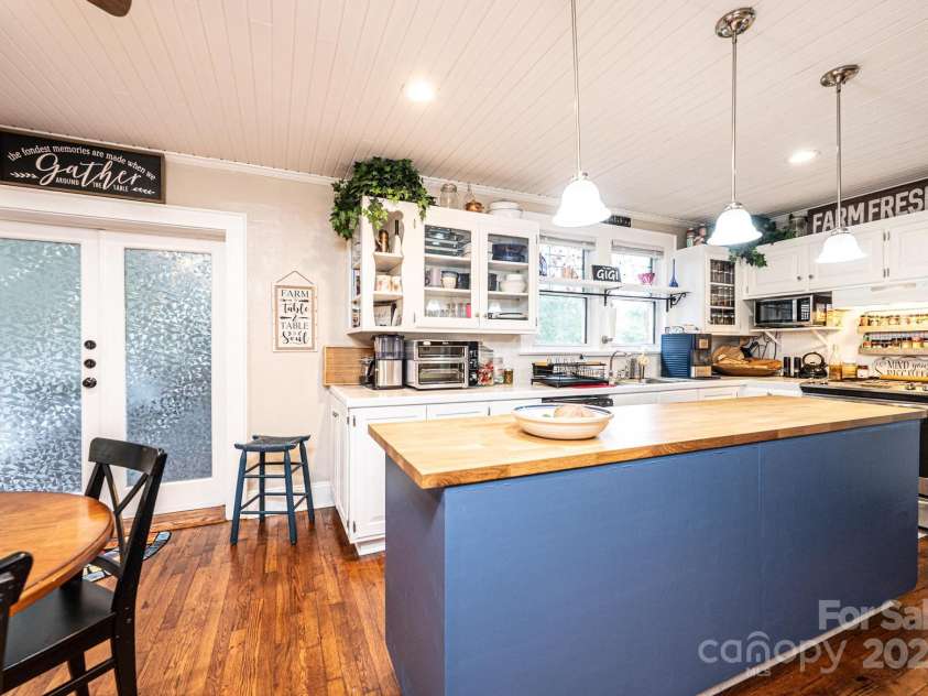 2035 Kool Park Road, Hickory, NC 28601.  MLS# CAR4278459, YatesRealty ID 29873. 