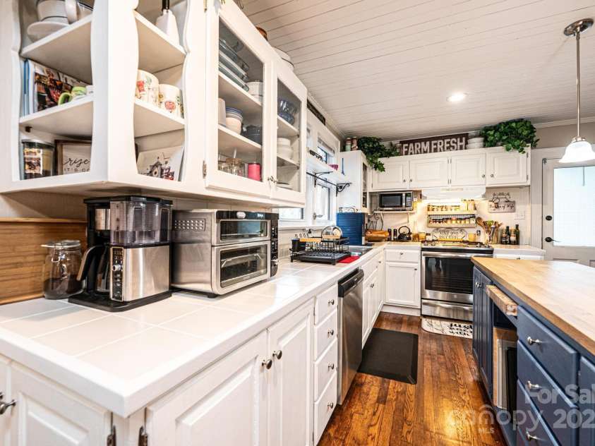 2035 Kool Park Road, Hickory, NC 28601.  MLS# CAR4278459, YatesRealty ID 29873. 