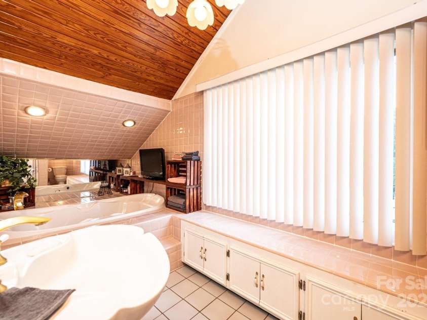2035 Kool Park Road, Hickory, NC 28601.  MLS# CAR4278459, YatesRealty ID 29873. 