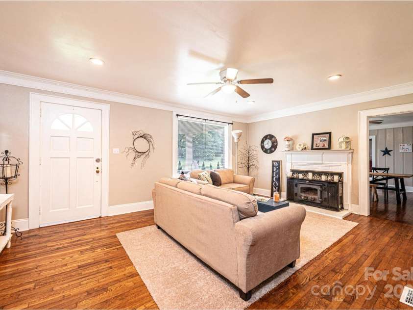 2035 Kool Park Road, Hickory, NC 28601.  MLS# CAR4278459, YatesRealty ID 29873. 