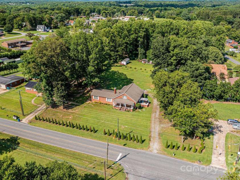 2035 Kool Park Road, Hickory, NC 28601.  MLS# CAR4278459, YatesRealty ID 29873. 