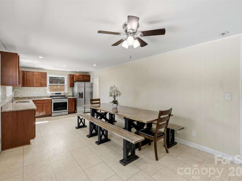 1483 Springsteen Road, Rock Hill, SC 29730.  MLS# CAR4382480, YatesRealty ID 29875. Large, eat in kitchen