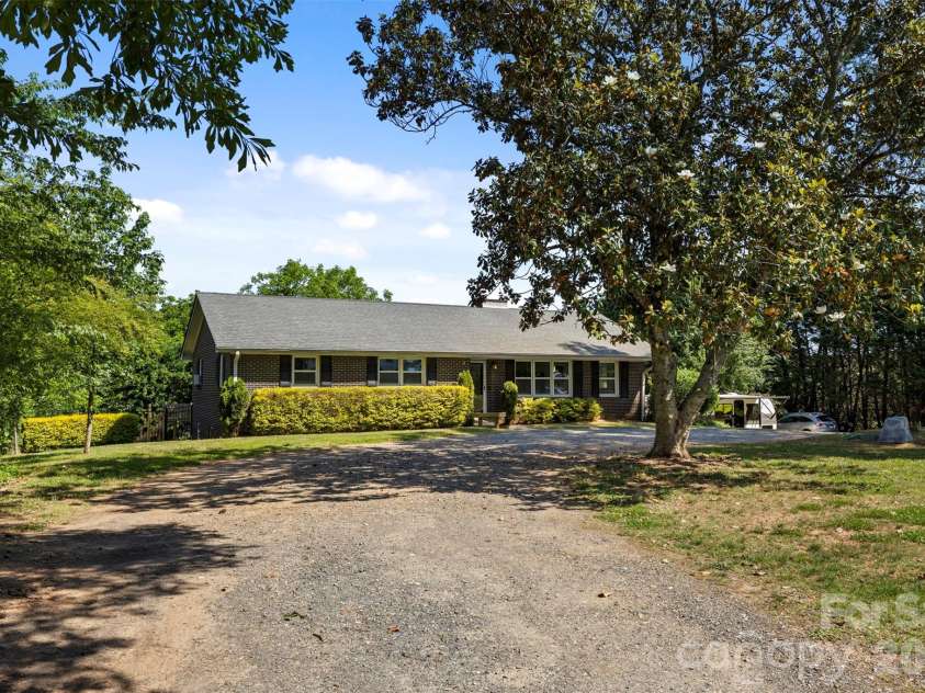 1483 Springsteen Road, Rock Hill, SC 29730.  MLS# CAR4382480, YatesRealty ID 29875. Large, semi-circle driveway