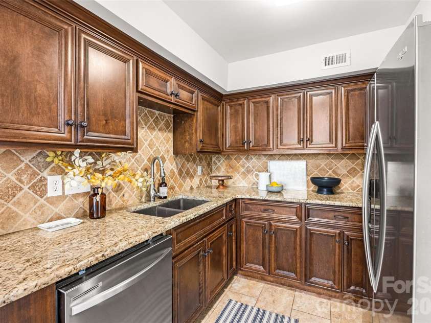 9526 Fairway Ridge Road, Charlotte, NC 28277.  MLS# CAR4376357, YatesRealty ID 29876. 