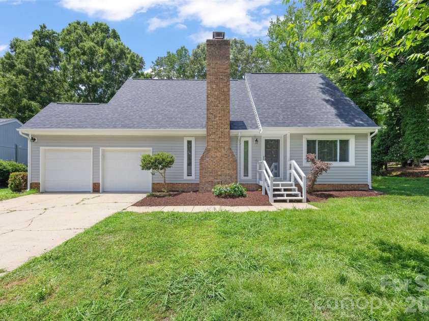 9526 Fairway Ridge Road, Charlotte, NC 28277.  MLS# CAR4376357, YatesRealty ID 29876. 