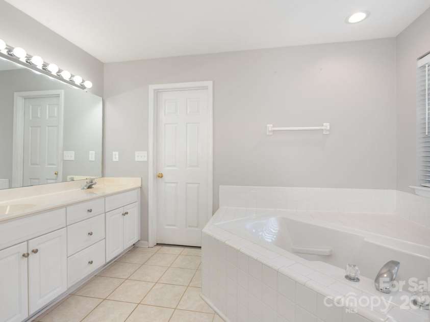 14406 Gadwall Court, Charlotte, NC 28273.  MLS# CAR4309257, YatesRealty ID 29877. 