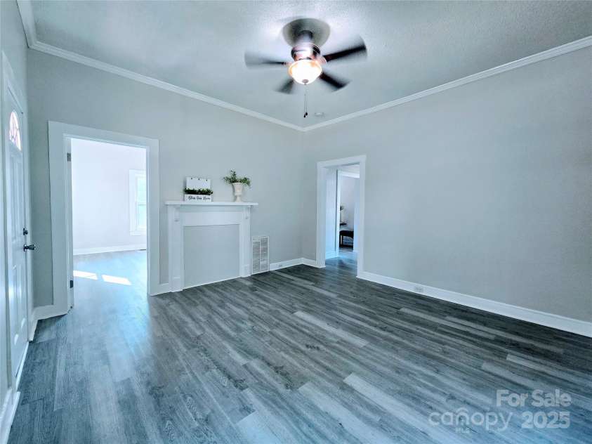 606 Carver Street, Kannapolis, NC 28083.  MLS# CAR4202428, YatesRealty ID 29878. 