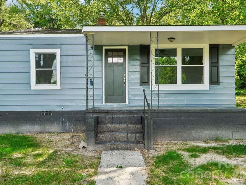 701 Scruggs Street, Gastonia, NC 28052.  MLS# CAR4391238, YatesRealty ID 29878. 
