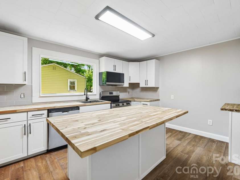 701 Scruggs Street, Gastonia, NC 28052.  MLS# CAR4391238, YatesRealty ID 29878. 