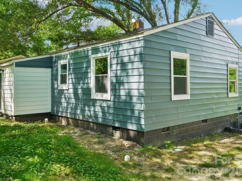 701 Scruggs Street, Gastonia, NC 28052.  MLS# CAR4391238, YatesRealty ID 29878. 