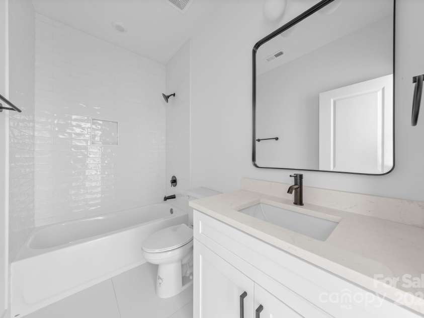 5125 Carden Drive, Charlotte, NC 28227.  MLS# CAR4250454, YatesRealty ID 29879. 2nd Bathroom