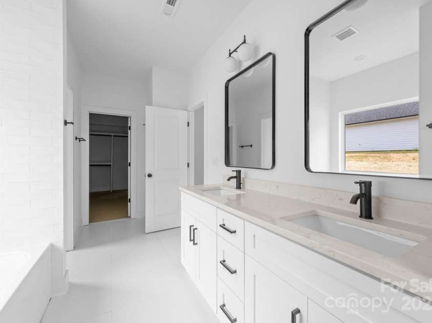 5125 Carden Drive, Charlotte, NC 28227.  MLS# CAR4250454, YatesRealty ID 29879. Primary Bathroom