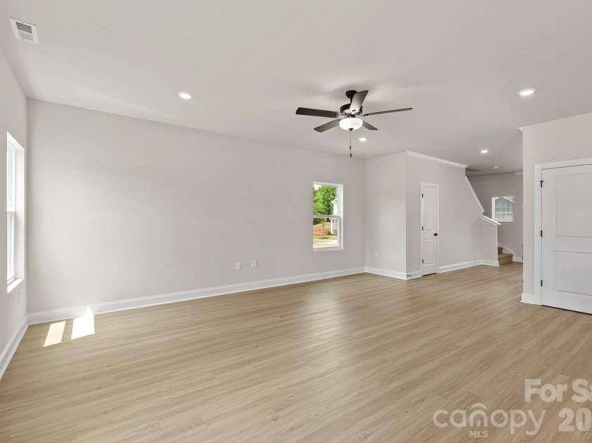 6717 Fairford Drive, Charlotte, NC 28215.  MLS# CAR4354277, YatesRealty ID 2988. 