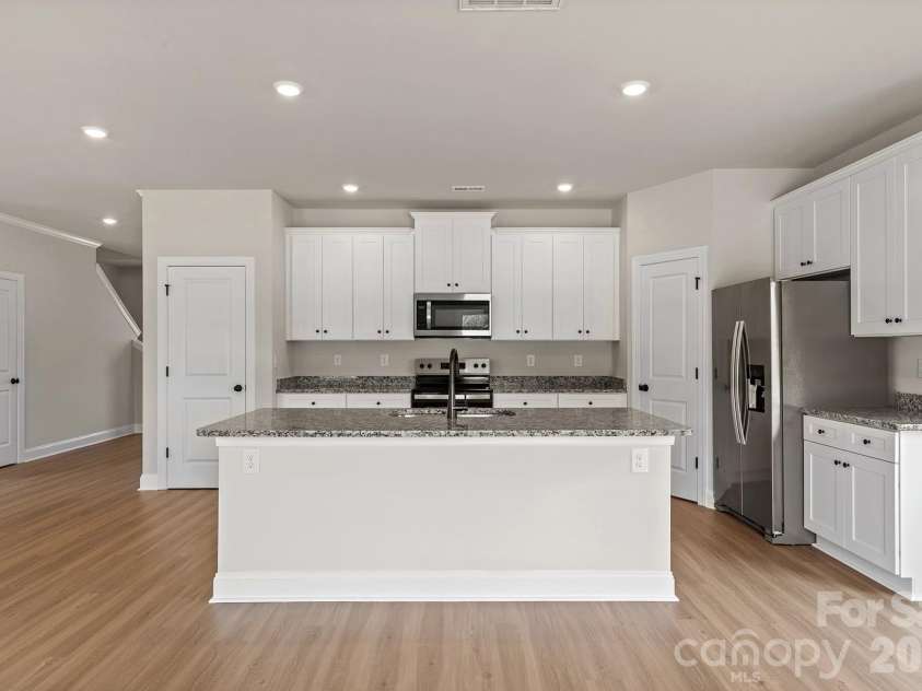 6717 Fairford Drive, Charlotte, NC 28215.  MLS# CAR4354277, YatesRealty ID 2988. 
