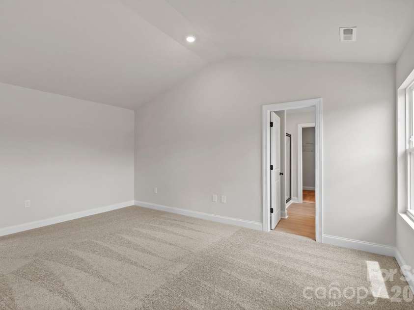 6717 Fairford Drive, Charlotte, NC 28215.  MLS# CAR4354277, YatesRealty ID 2988. 