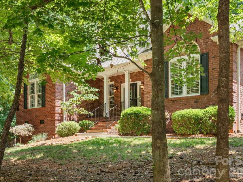 113 Palmer Marsh Place, Mooresville, NC 28117.  MLS# CAR4400718, YatesRealty ID 29880. All brick