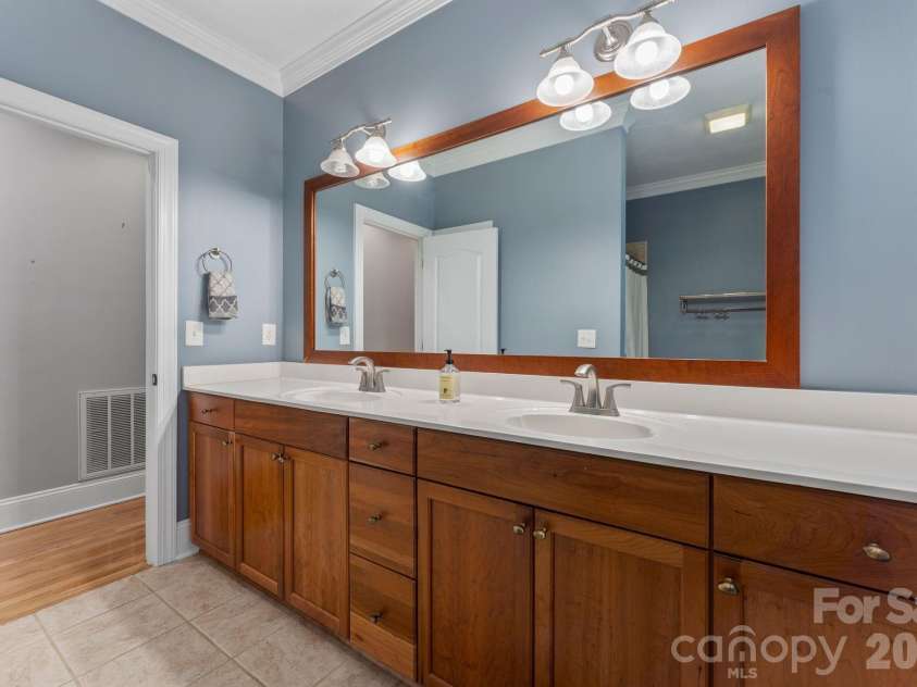113 Palmer Marsh Place, Mooresville, NC 28117.  MLS# CAR4400718, YatesRealty ID 29880. Hall bath
